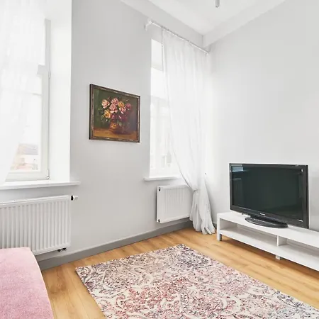 New And Lovely In Centre Apartment *