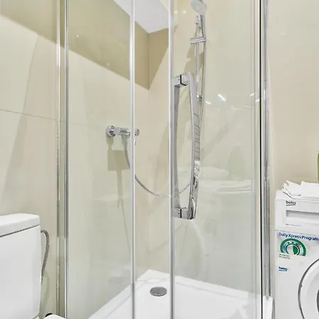 New And Lovely In Centre *